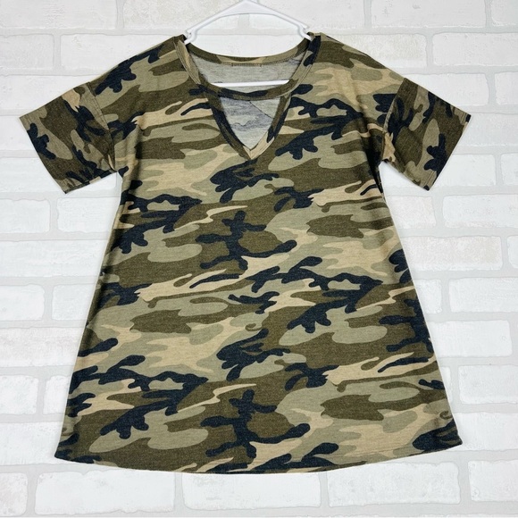 Cute Camo Tee with Keyhole Front and Oversized Comfy Fit Size S/M - Picture 1 of 8